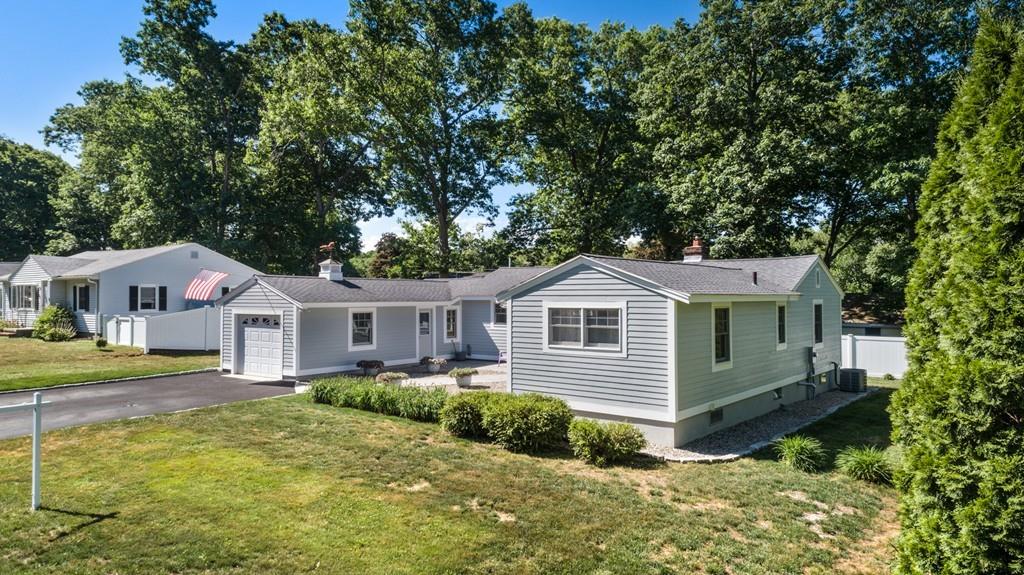 Hamilton, Massachusetts, 01982, United States, 2 Bedrooms Bedrooms, ,1 BathroomBathrooms,Residential,For Sale,1921936