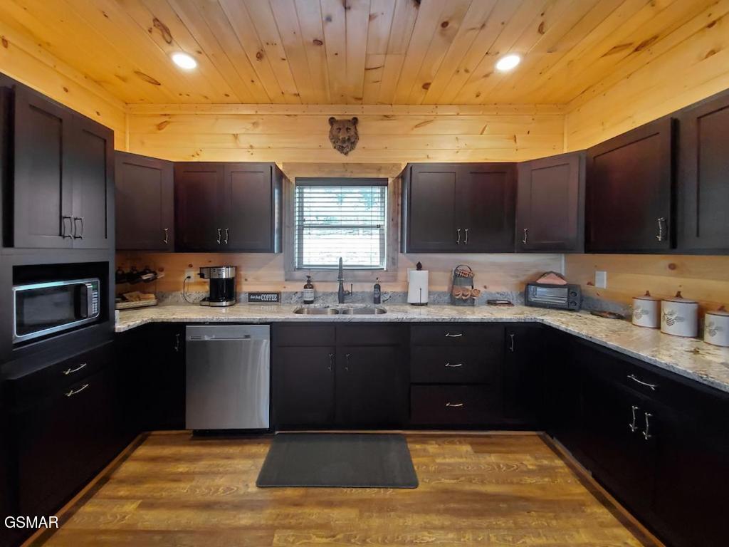 Gatlinburg, Tennessee, 37738, United States, 4 Bedrooms Bedrooms, ,6 BathroomsBathrooms,Residential,For Sale,1976574