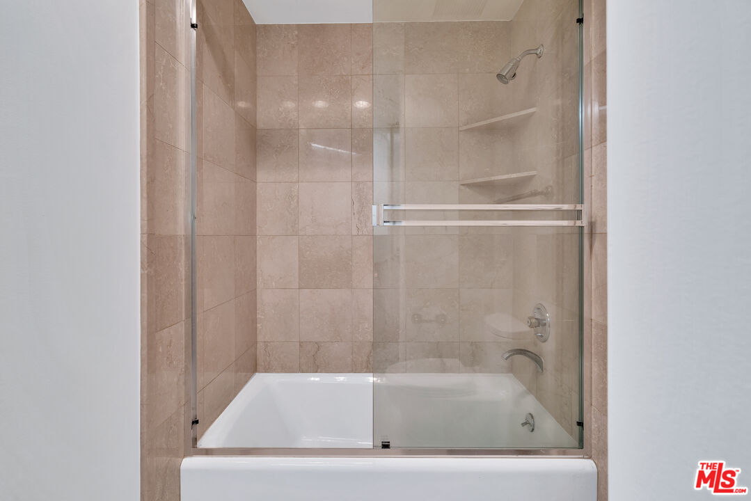 Los Angeles, California, 90024, United States, 2 Bedrooms Bedrooms, ,3 BathroomsBathrooms,Residential,For Sale,1932813