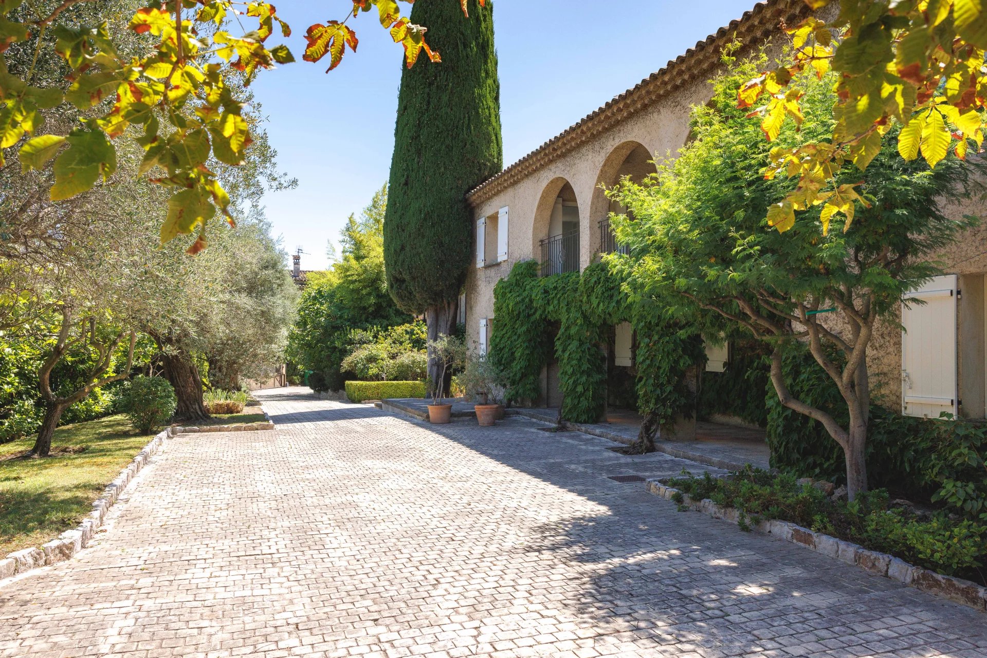 Saint-Paul-de-Vence, Provence-Alpes-Côte d’Azur, 06570, FR, 5 Bedrooms Bedrooms, ,Residential,For Sale,1895395