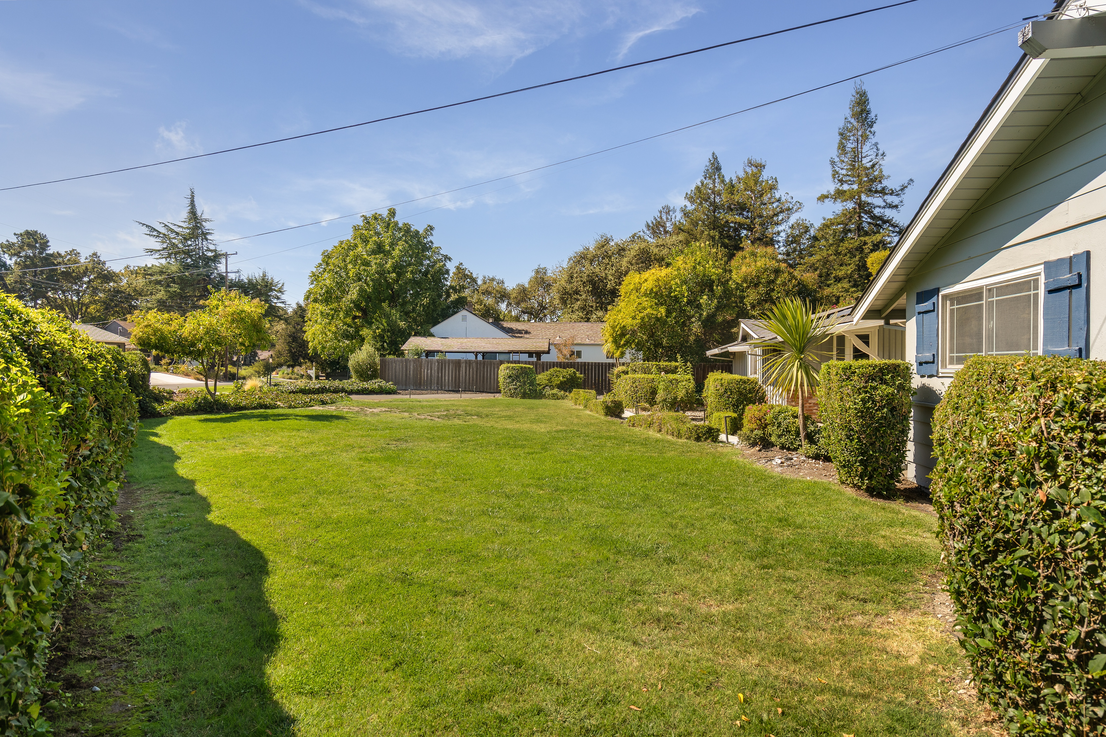  California Rancher with Privacy and Proximity - 物件實景