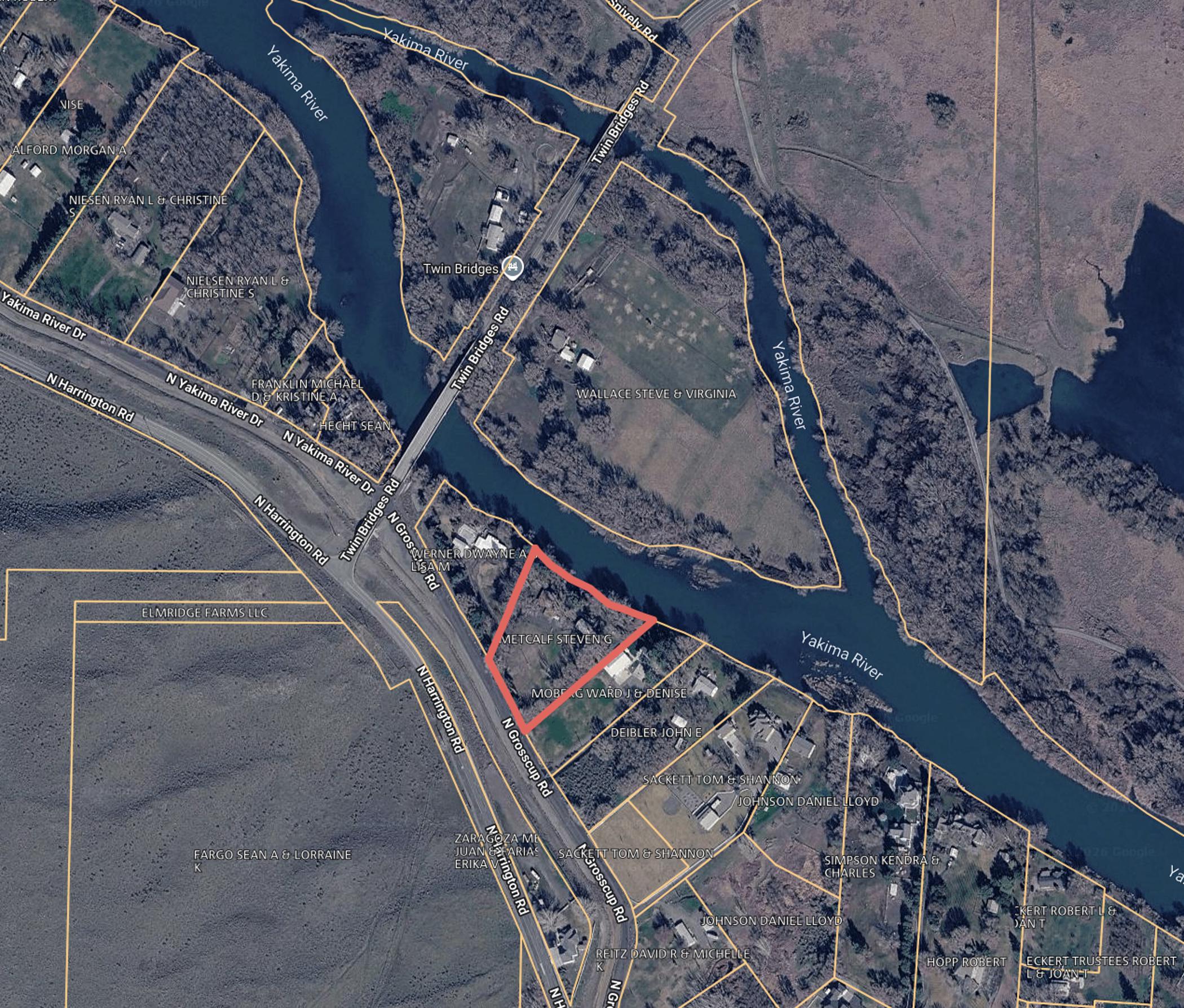  400FT OF RIVERFRONT - 物件實景