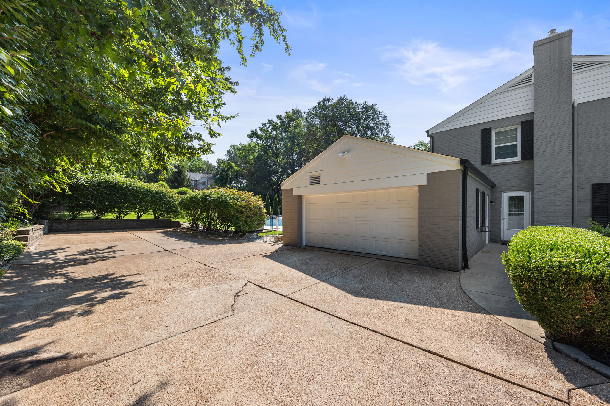  This classic Berkshire home offers curb appeal galore - 物件實景