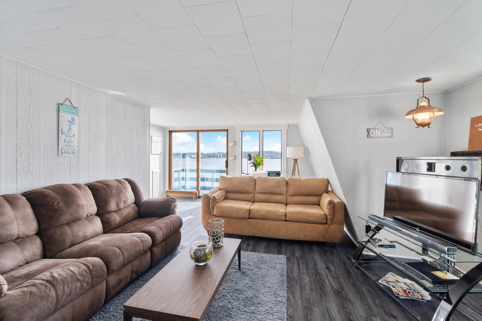 Sturgeon Bay, Wisconsin, 54235, United States, 5 Bedrooms Bedrooms, ,3 BathroomsBathrooms,Residential,For Sale,1923516