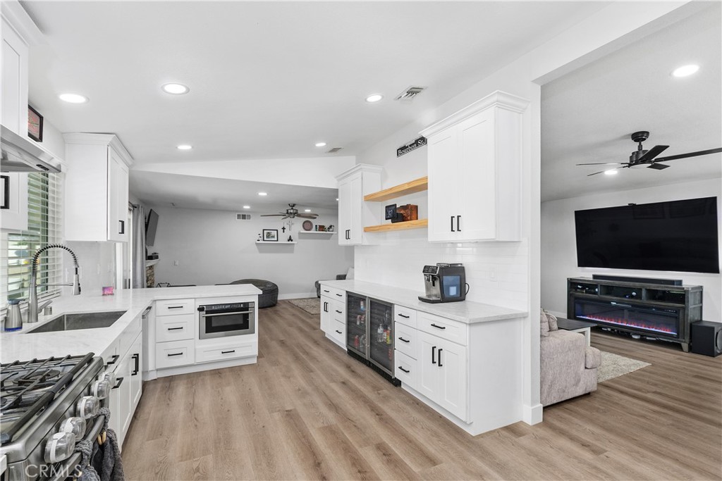 Jurupa Valley, California, 92509, United States, 4 Bedrooms Bedrooms, ,2 BathroomsBathrooms,Residential,For Sale,1987819