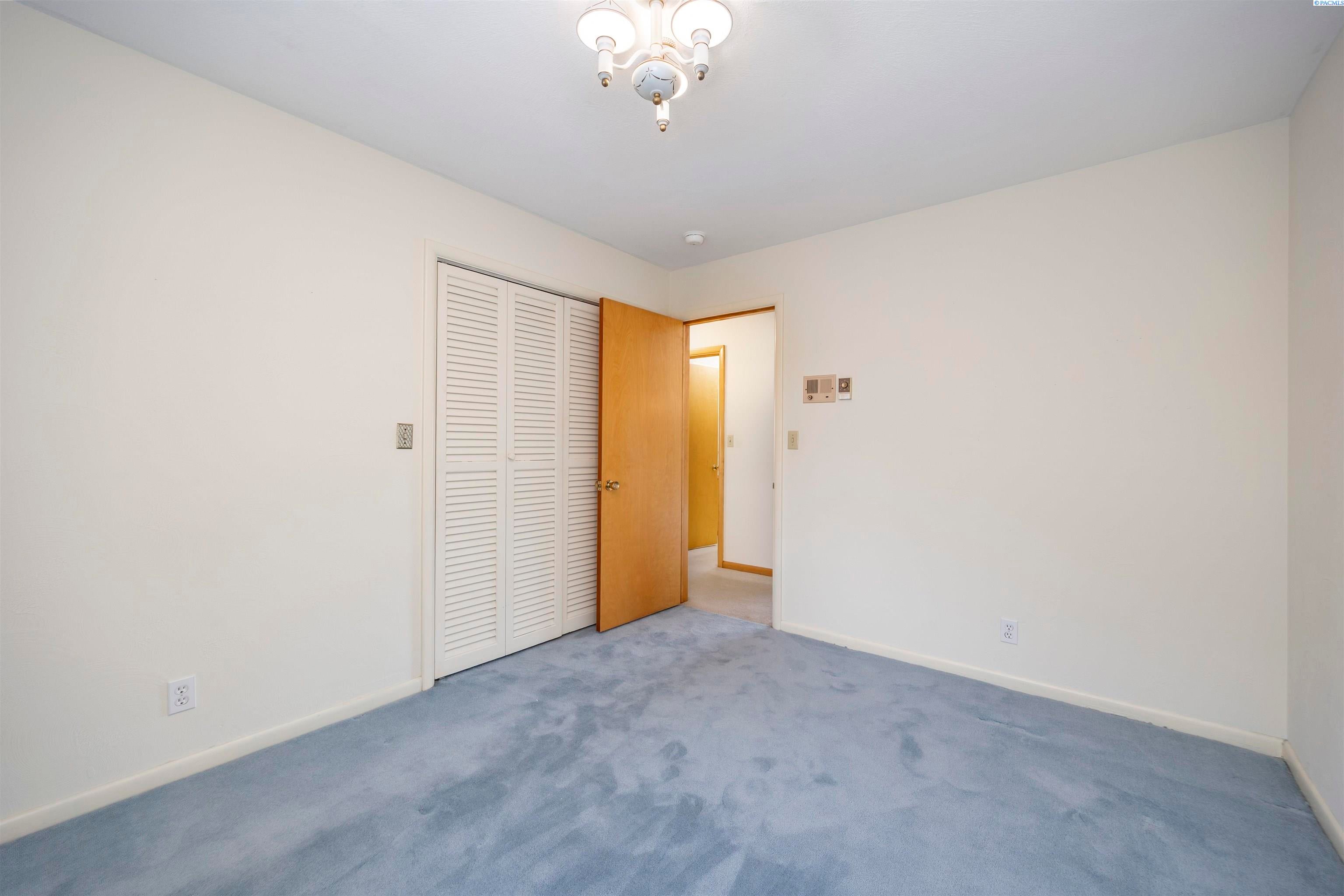 Sunnyside, Washington, 98944, United States, 3 Bedrooms Bedrooms, ,3 BathroomsBathrooms,Residential,For Sale,1973800