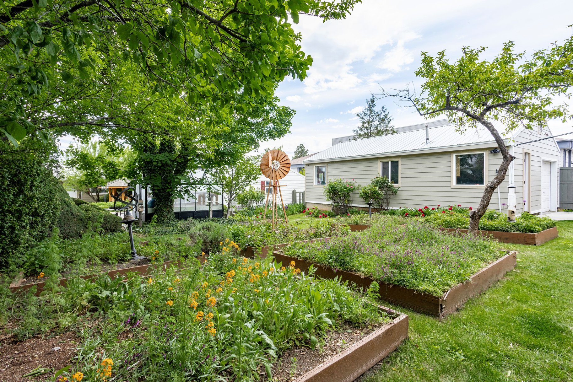  Multifamily Homestead in the Heart of Holladay - 物件實景