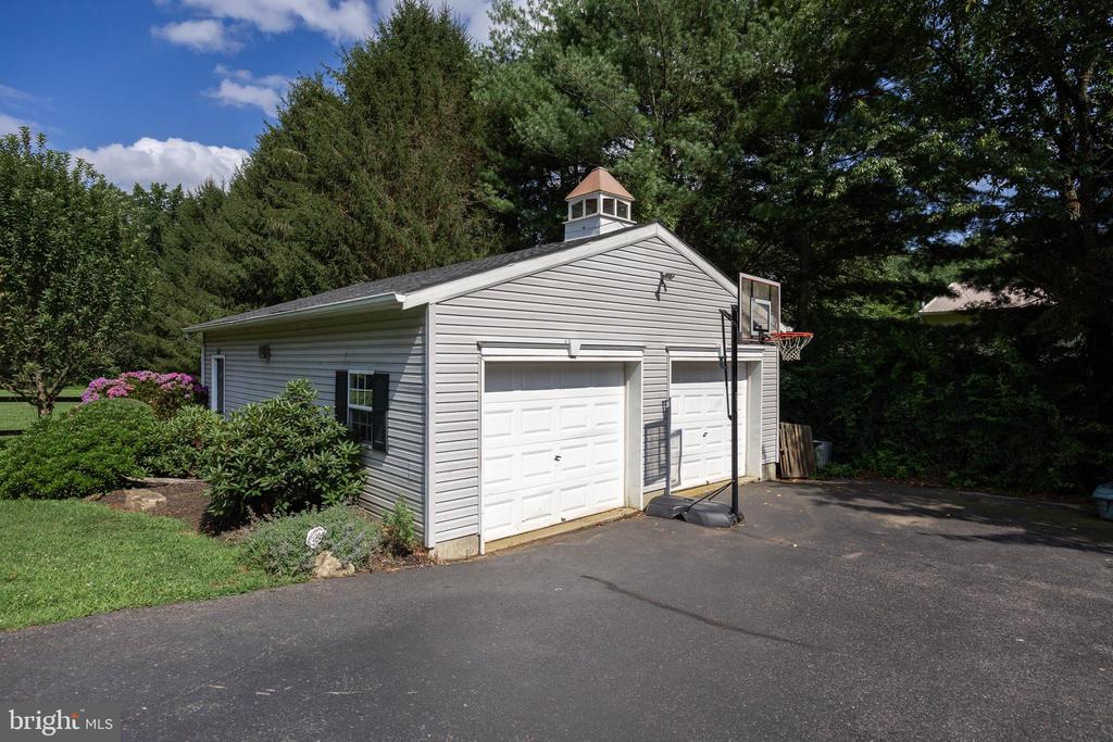 Cream Ridge, New Jersey, 08514, United States, 4 Bedrooms Bedrooms, ,3 BathroomsBathrooms,Residential,For Sale,1902972