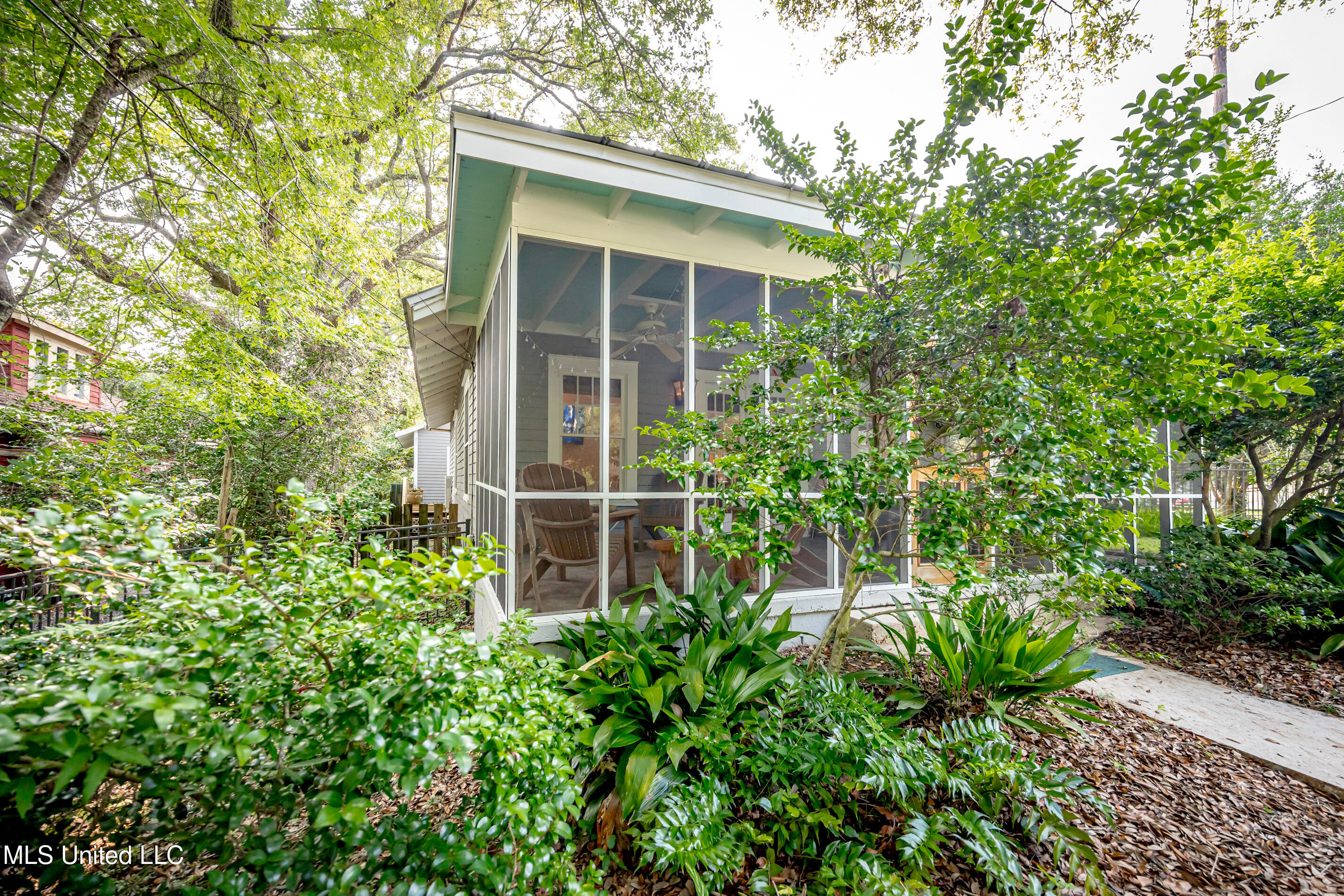 Ocean Springs, Mississippi, 39564, United States, 3 Bedrooms Bedrooms, ,2 BathroomsBathrooms,Residential,For Sale,1847227