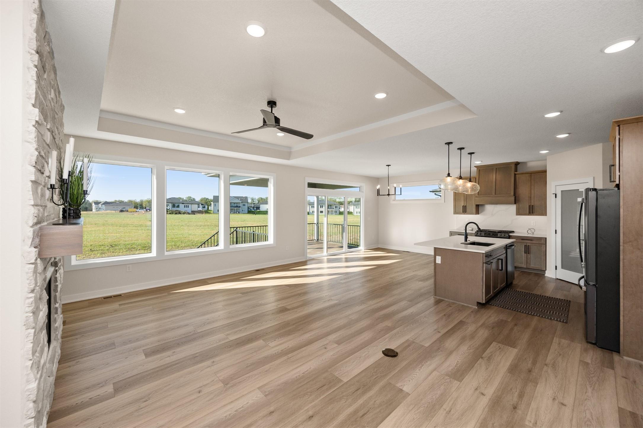 Urbandale, Iowa, 50323, United States, 4 Bedrooms Bedrooms, ,3 BathroomsBathrooms,Residential,For Sale,1975900