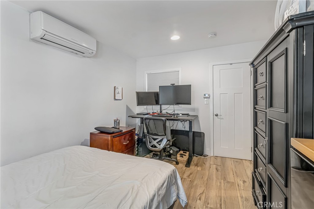 Thousand Oaks, California, 91362, United States, 2 Bedrooms Bedrooms, ,1 BathroomBathrooms,Residential,For Sale,1999225