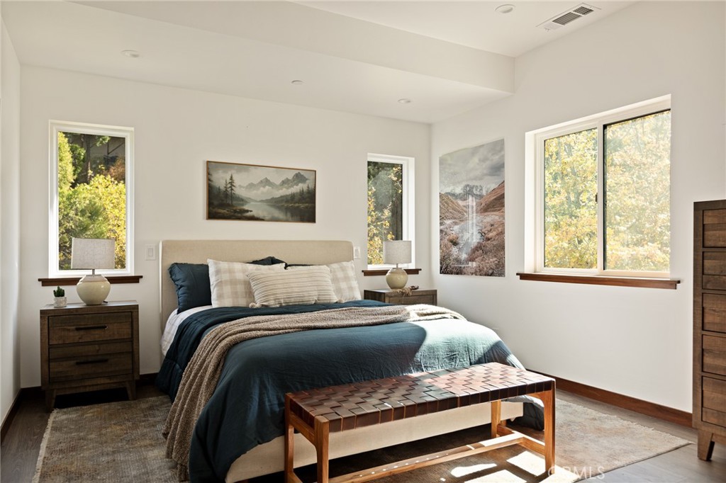 Lake Arrowhead, California, 92352, United States, 4 Bedrooms Bedrooms, ,5 BathroomsBathrooms,Residential,For Sale,1989465