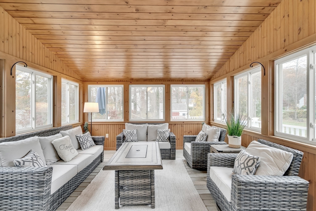 Burlington, Massachusetts, 01803, United States, 6 Bedrooms Bedrooms, ,4 BathroomsBathrooms,Residential,For Sale,1988373