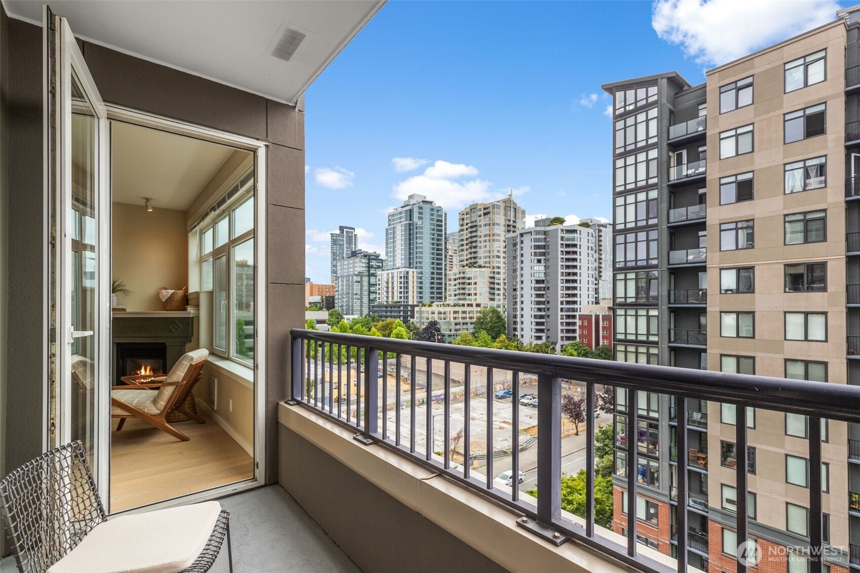 Seattle, Washington, 98121, United States, 1 Bedroom Bedrooms, ,1 BathroomBathrooms,Residential,For Sale,1896299