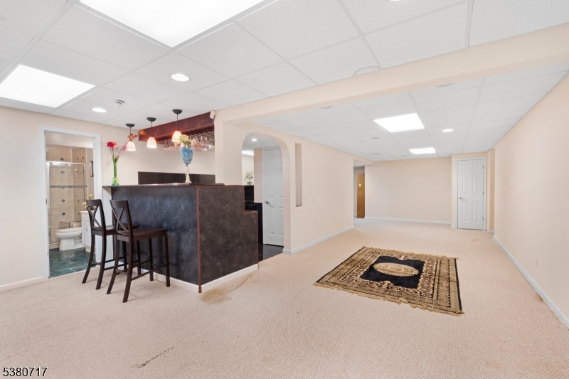 Bernards Twp., New Jersey, 07920, United States, 5 Bedrooms Bedrooms, ,4 BathroomsBathrooms,Residential,For Sale,1933609