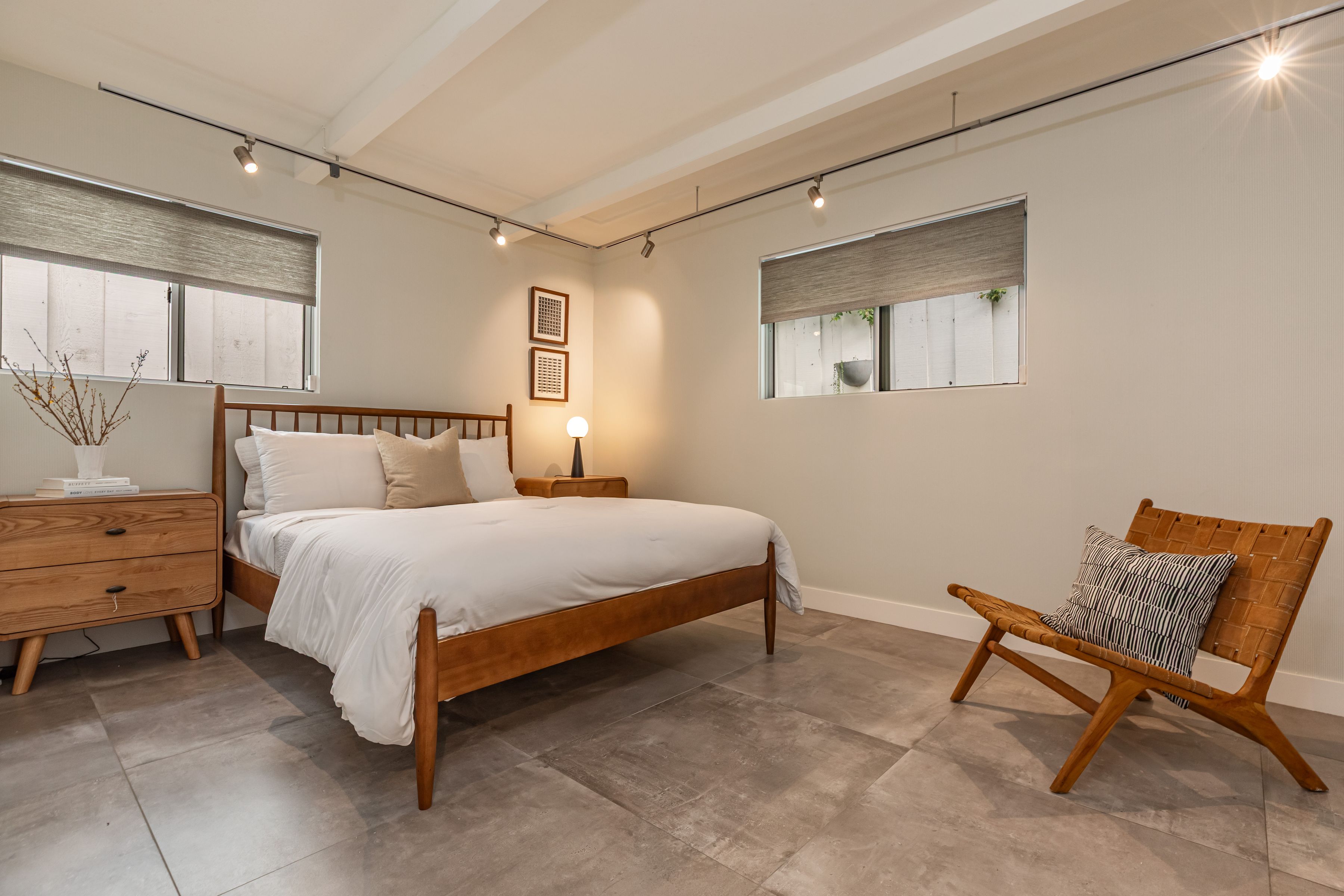  586 Lorna Lane - 物件實景