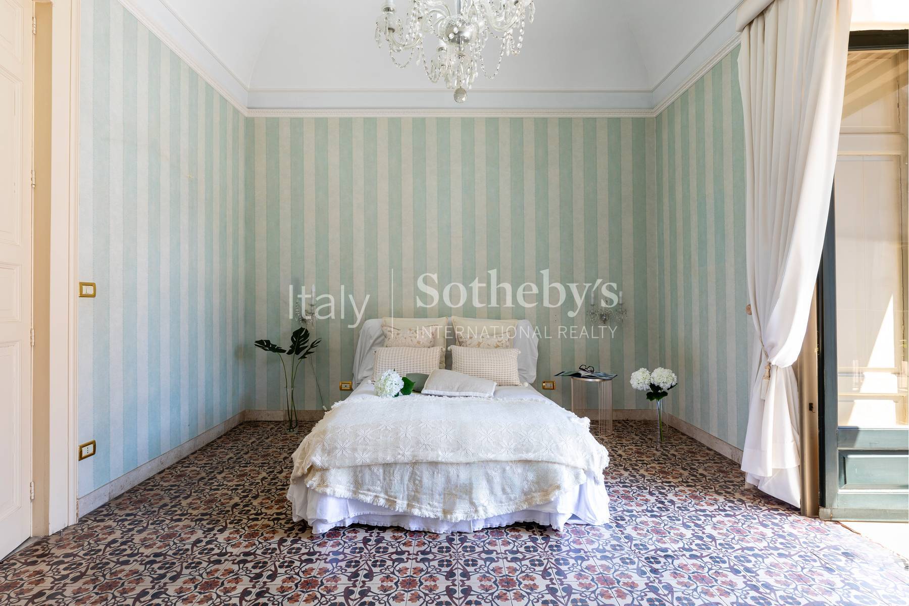  A prestigious stately home with large terraces overlooking the high street - 物件實景