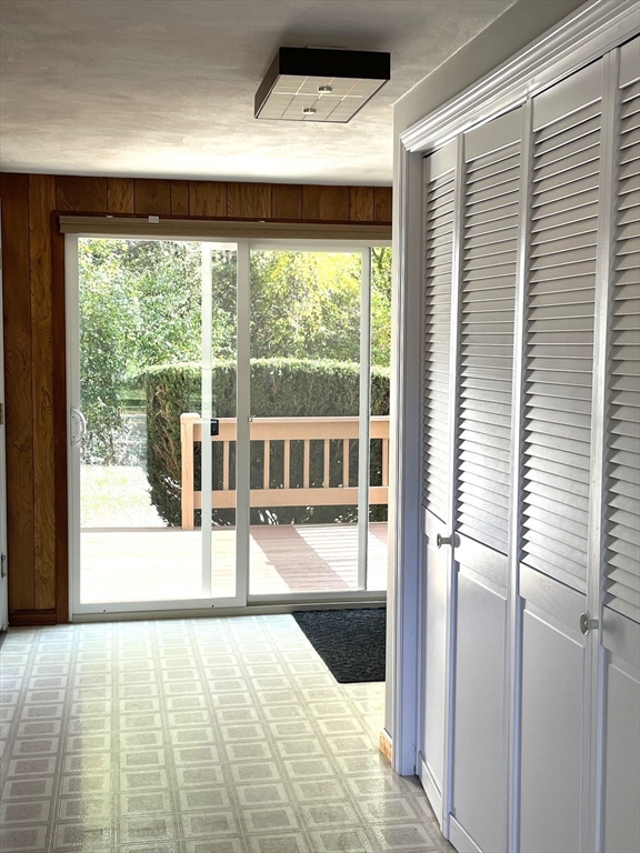 Grafton, Massachusetts, 01519, United States, 3 Bedrooms Bedrooms, ,1 BathroomBathrooms,Residential,For Sale,1982676