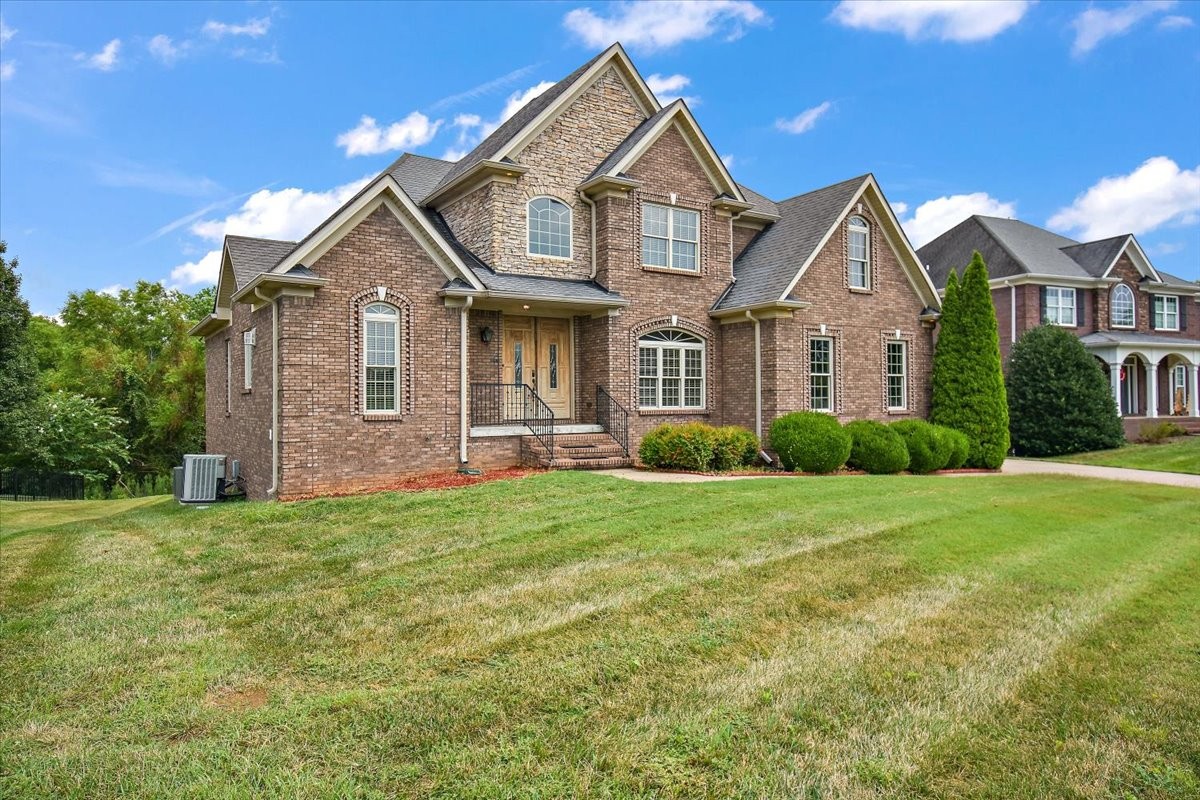Clarksville, Tennessee, 37043, United States, 4 Bedrooms Bedrooms, ,4 BathroomsBathrooms,Residential,For Sale,1933080