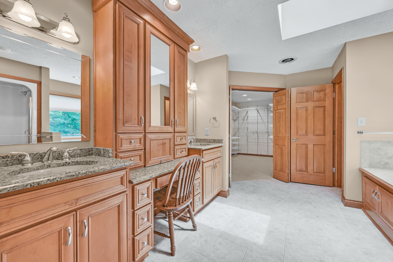Terre Haute, Indiana, 47802, United States, 4 Bedrooms Bedrooms, ,3 BathroomsBathrooms,Residential,For Sale,1931381
