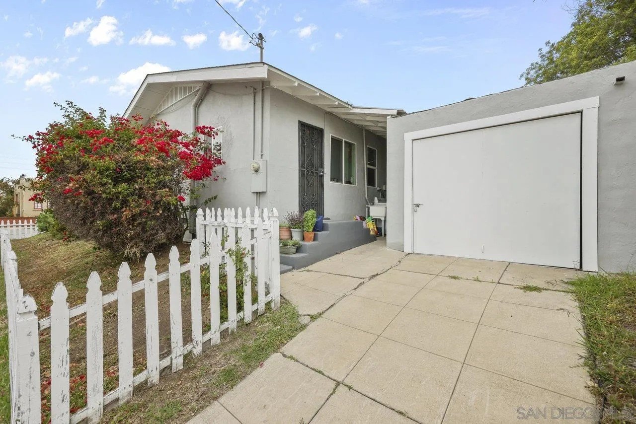 San Diego, California, 92104, United States, 2 Bedrooms Bedrooms, ,1 BathroomBathrooms,Residential,For Sale,1906759
