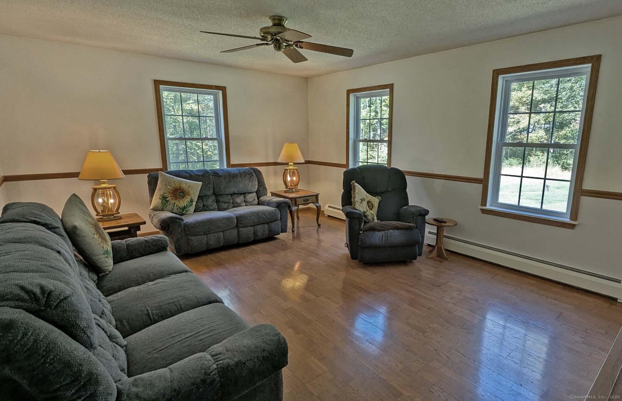 East Hampton, Connecticut, 06424, United States, 3 Bedrooms Bedrooms, ,2 BathroomsBathrooms,Residential,For Sale,1979494