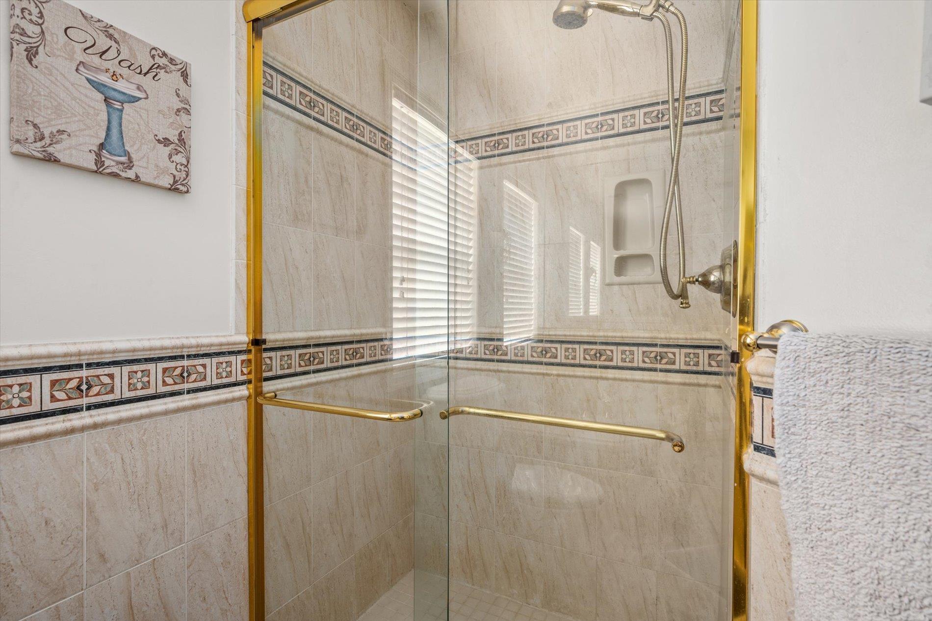 Kings Park, New York, 11754, United States, 3 Bedrooms Bedrooms, ,3 BathroomsBathrooms,Residential,For Sale,1827853