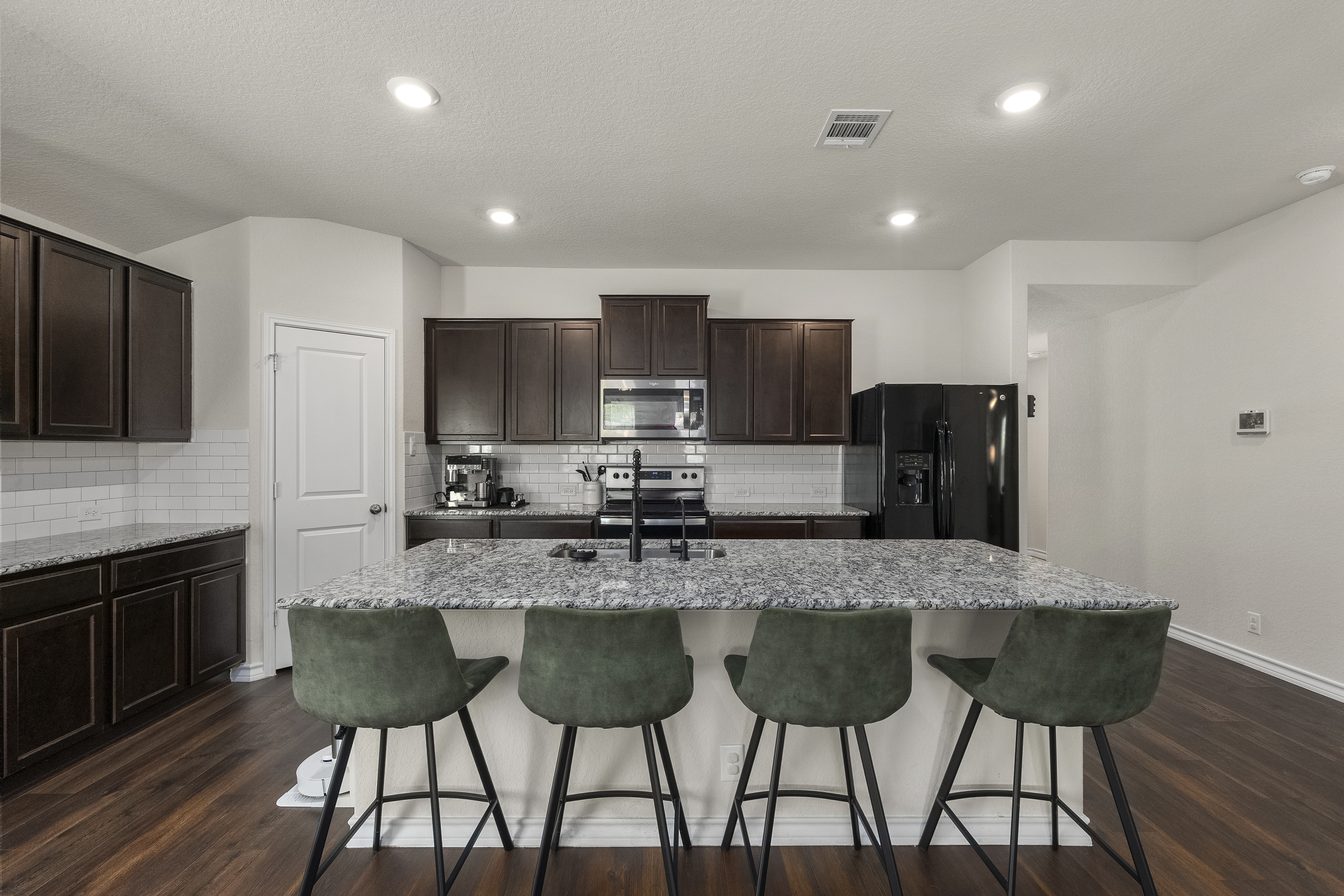  Stylish Four Bedroom with Open Layout - 物件實景