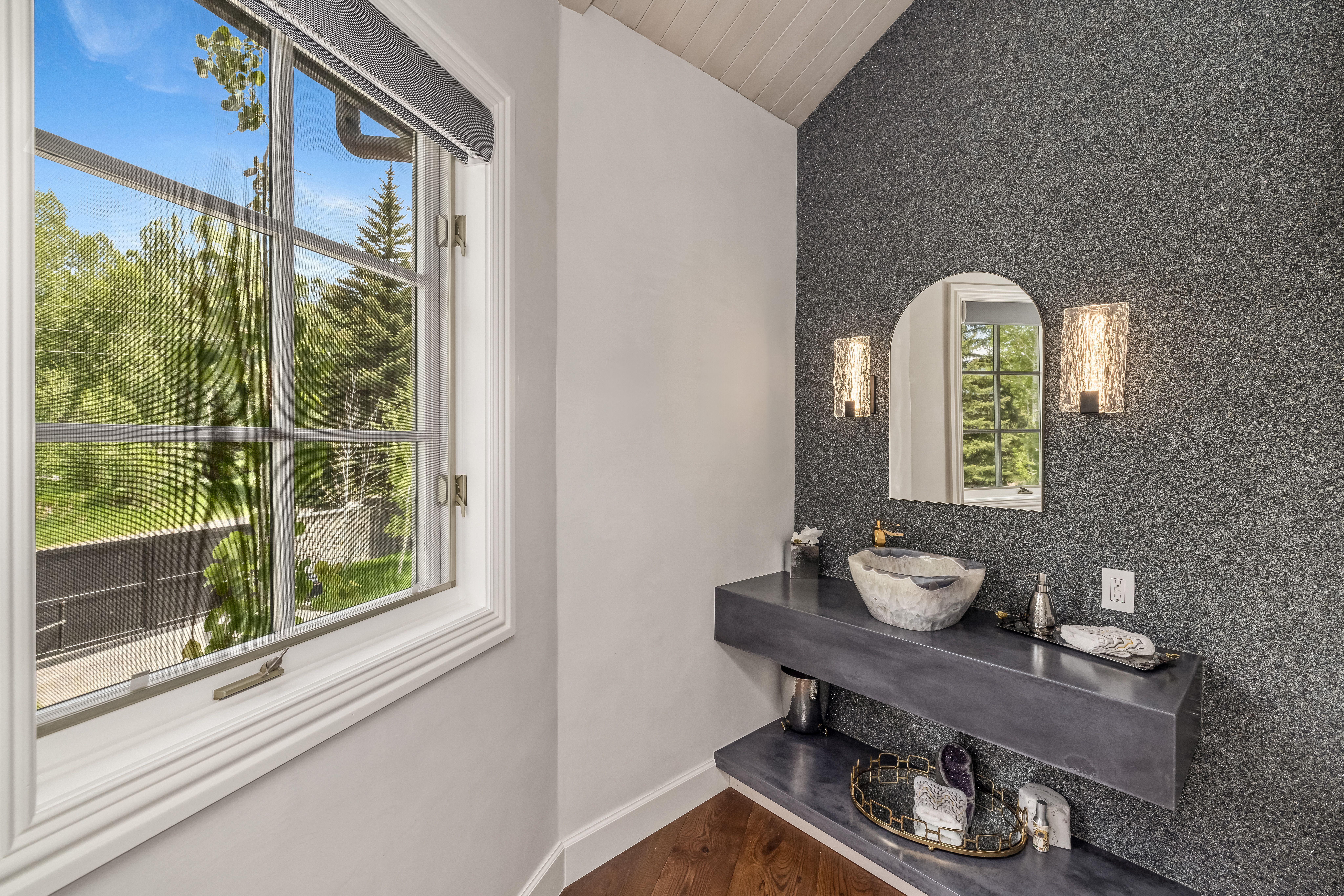  Meticulously Renovated Mountain Estate - 物件實景