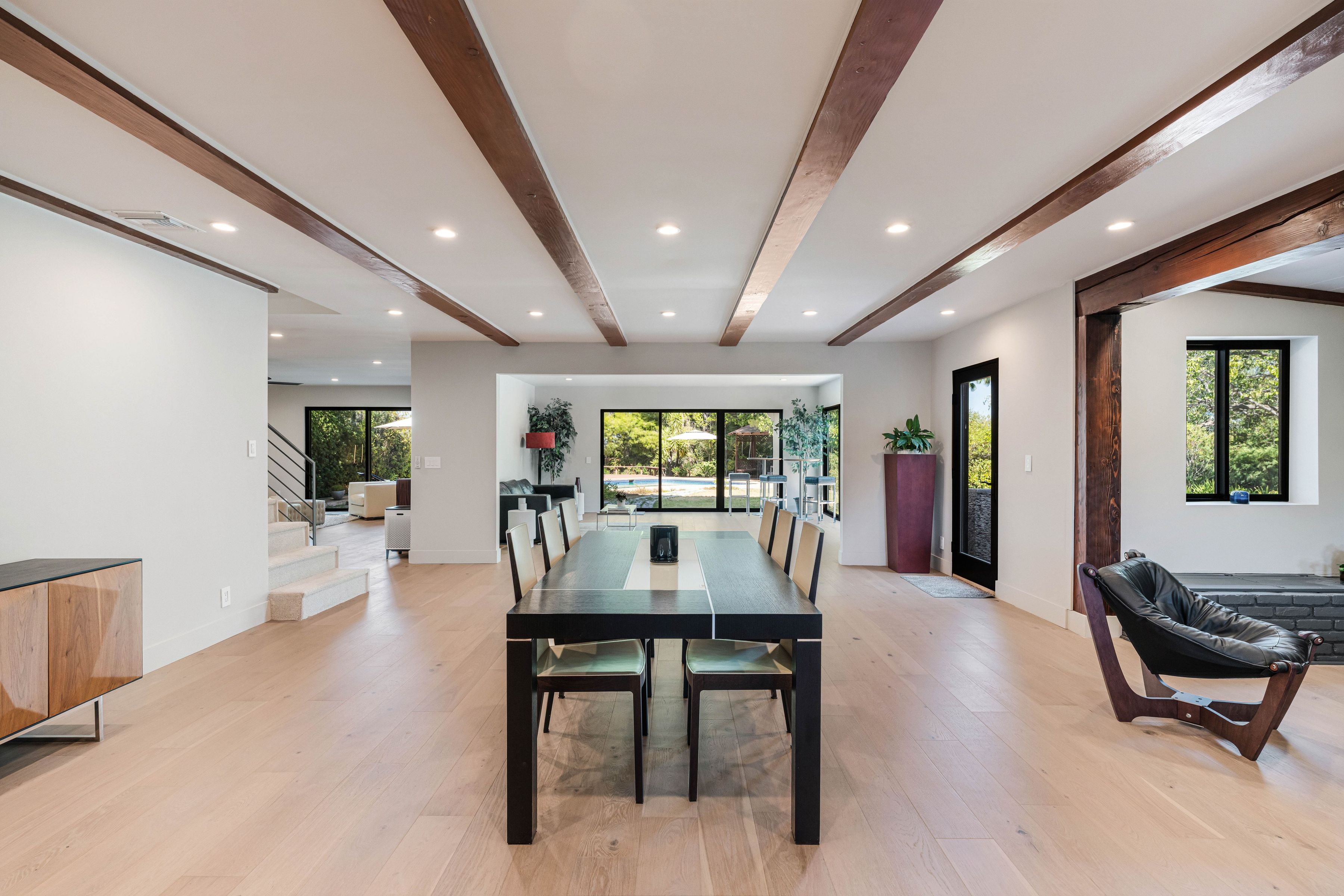  5950 Winnetka Avenue - 物件實景