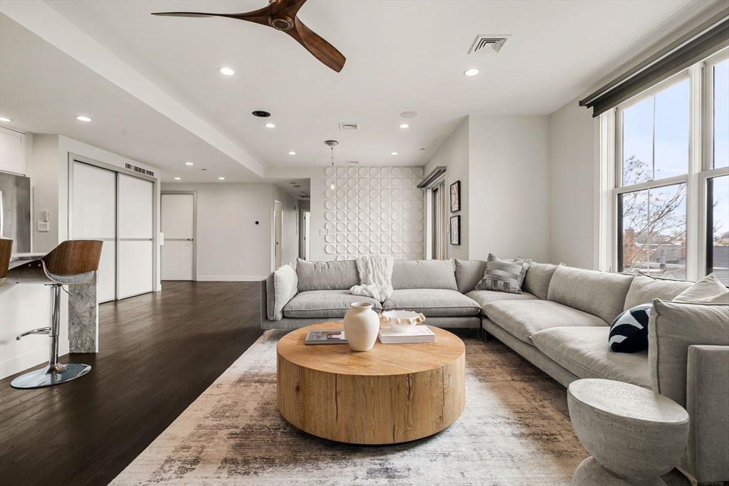 Boston, Massachusetts, 02127, United States, 2 Bedrooms Bedrooms, ,2 BathroomsBathrooms,Residential,For Sale,1999674