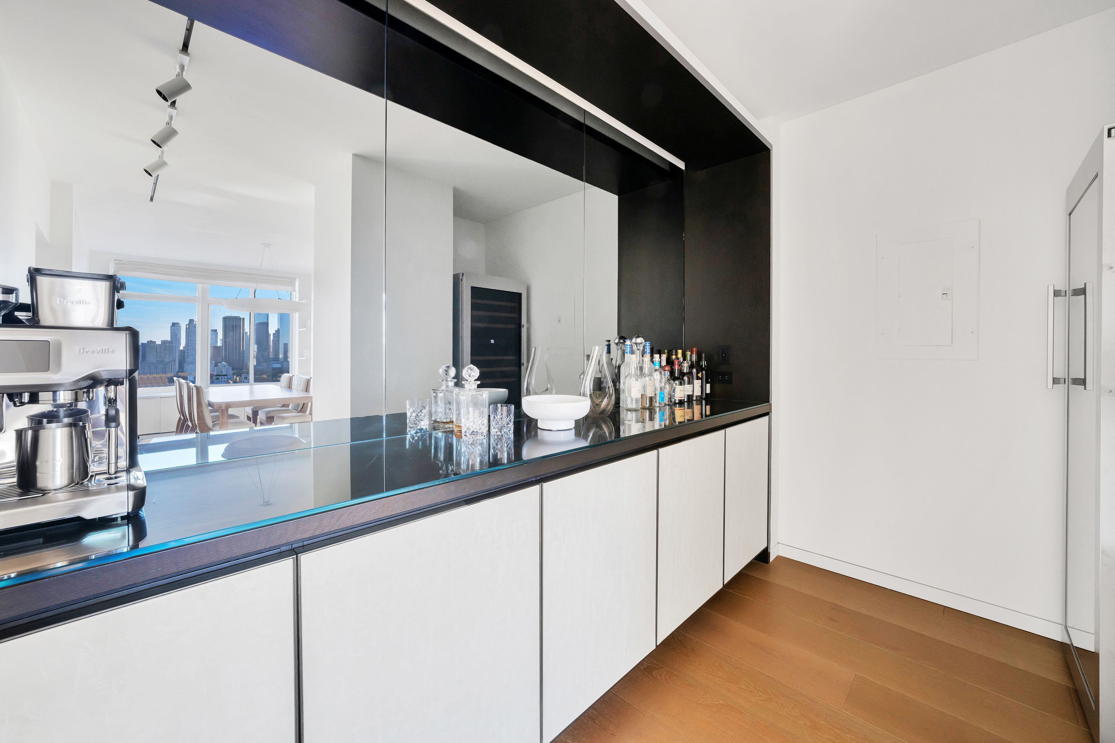  188 East 64th Street, 2501 - 物件實景