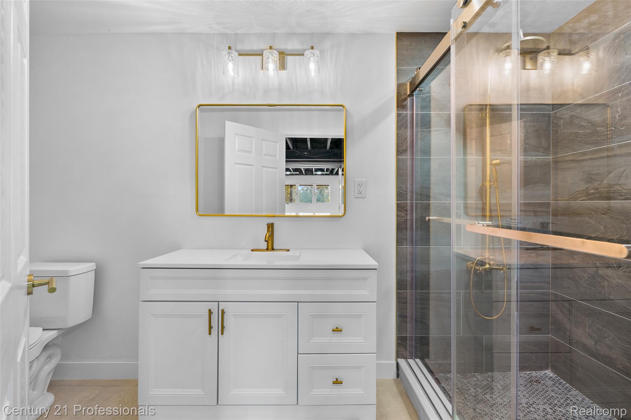 Davisburg, Michigan, 48350, United States, 5 Bedrooms Bedrooms, ,4 BathroomsBathrooms,Residential,For Sale,1982233