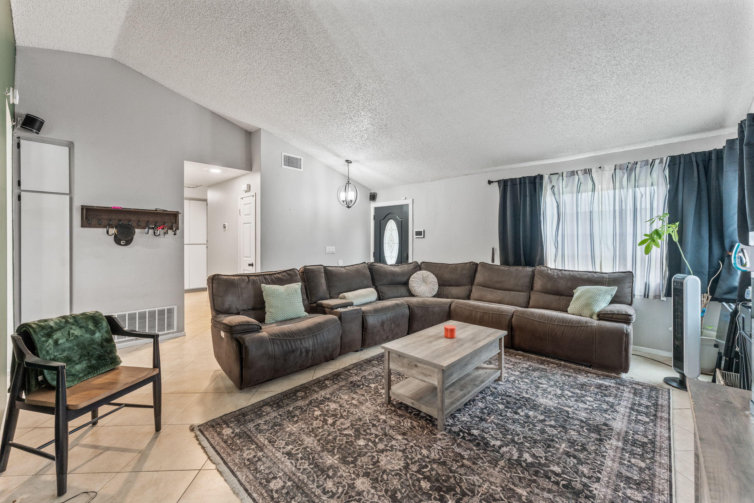 Rialto, California, 92376, United States, 4 Bedrooms Bedrooms, ,2 BathroomsBathrooms,Residential,For Sale,1994272