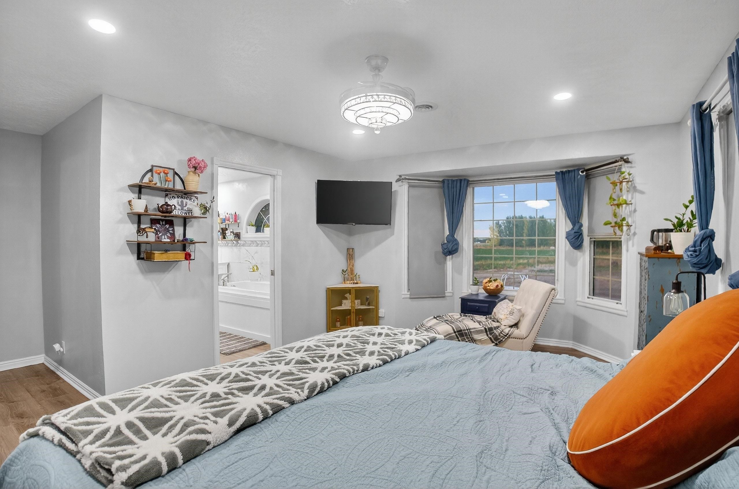 Pocatello, Idaho, 83202, United States, 6 Bedrooms Bedrooms, ,3 BathroomsBathrooms,Residential,For Sale,1981388