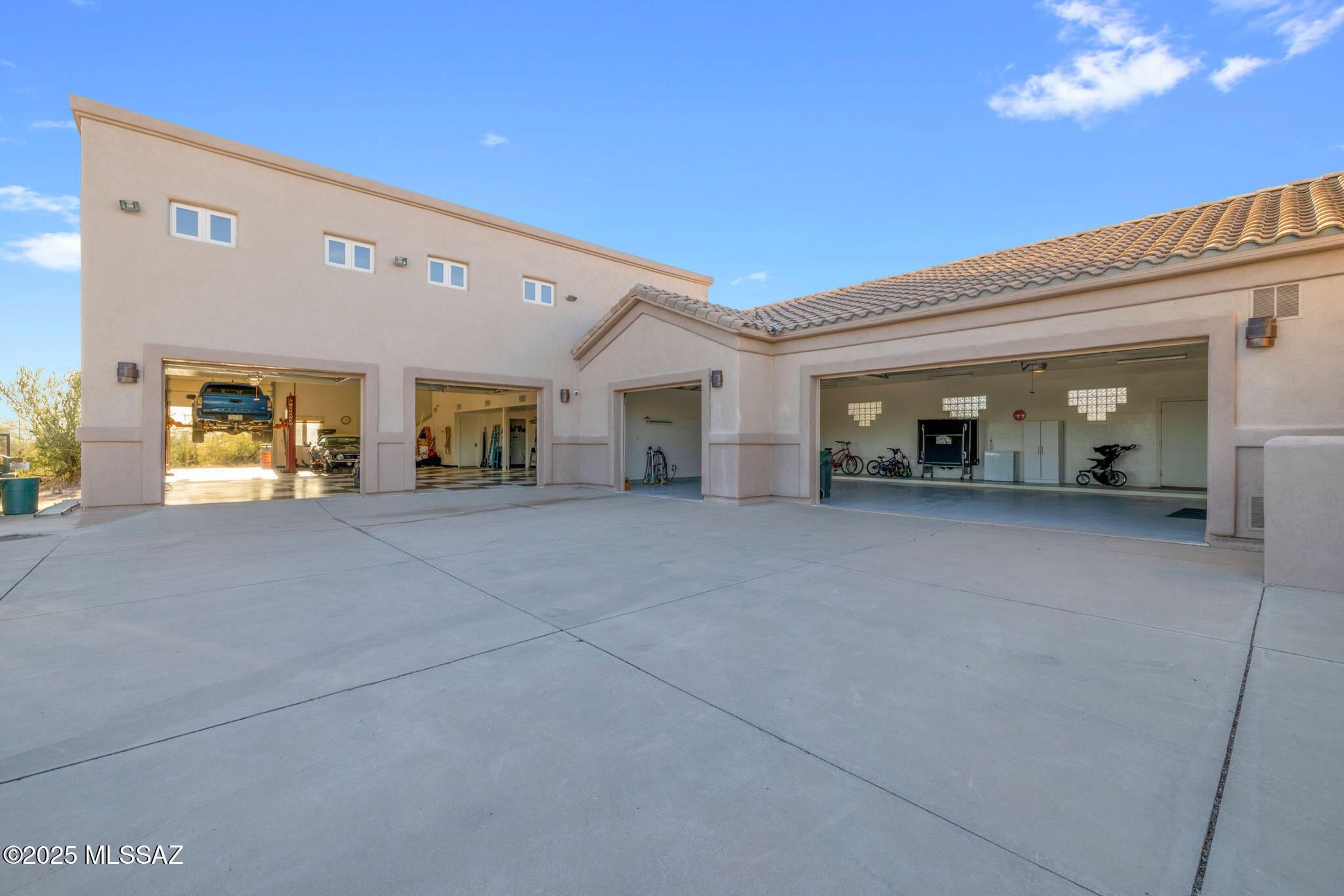 Tucson, Arizona, 85742, United States, 6 Bedrooms Bedrooms, ,6 BathroomsBathrooms,Residential,For Sale,1828344