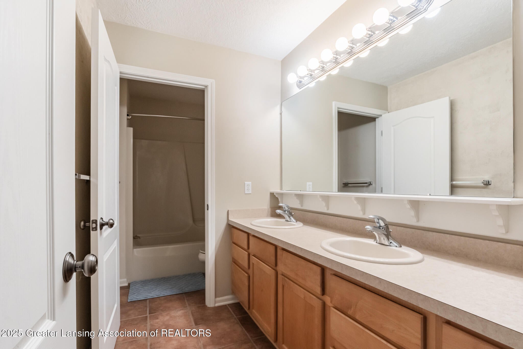 East Lansing, Michigan, 48823, United States, 5 Bedrooms Bedrooms, ,3 BathroomsBathrooms,Residential,For Sale,1991518