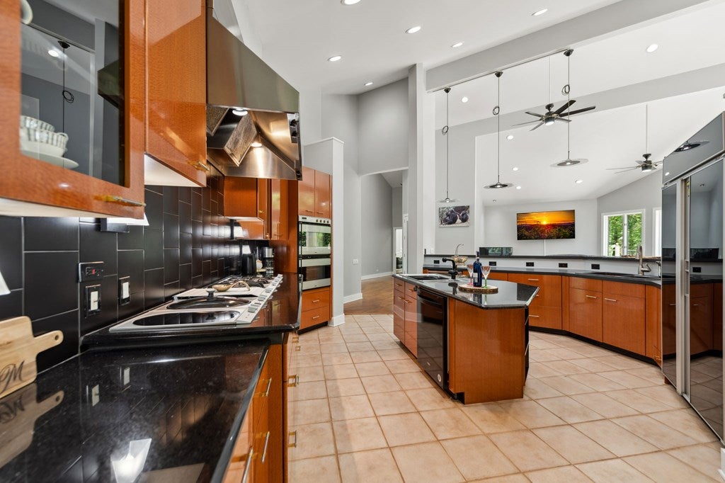 Ellijay, Georgia, 30540, United States, 5 Bedrooms Bedrooms, ,5 BathroomsBathrooms,Residential,For Sale,1868155