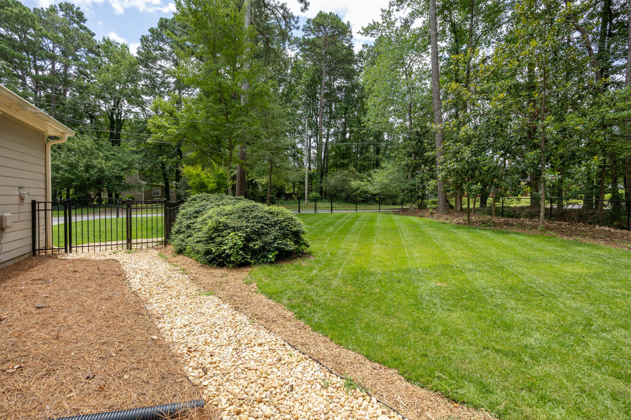  Stunning 5-Bedroom Brick Home in the Heart of East Cobb - 物件實景