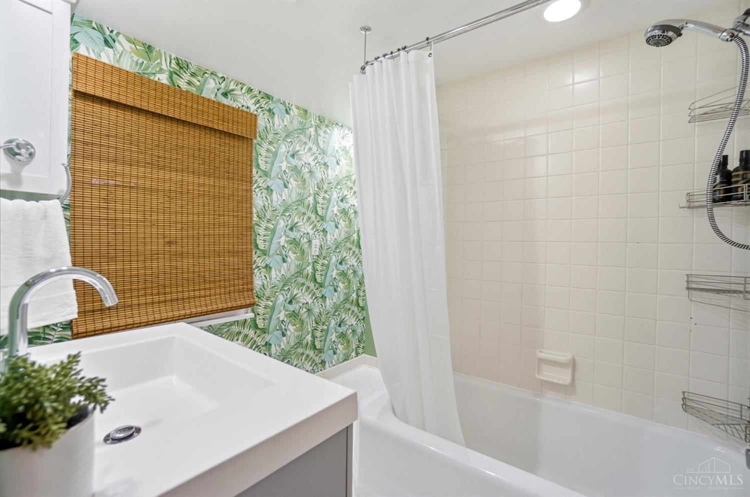 Cincinnati, Ohio, 45227, United States, 3 Bedrooms Bedrooms, ,2 BathroomsBathrooms,Residential,For Sale,1989456