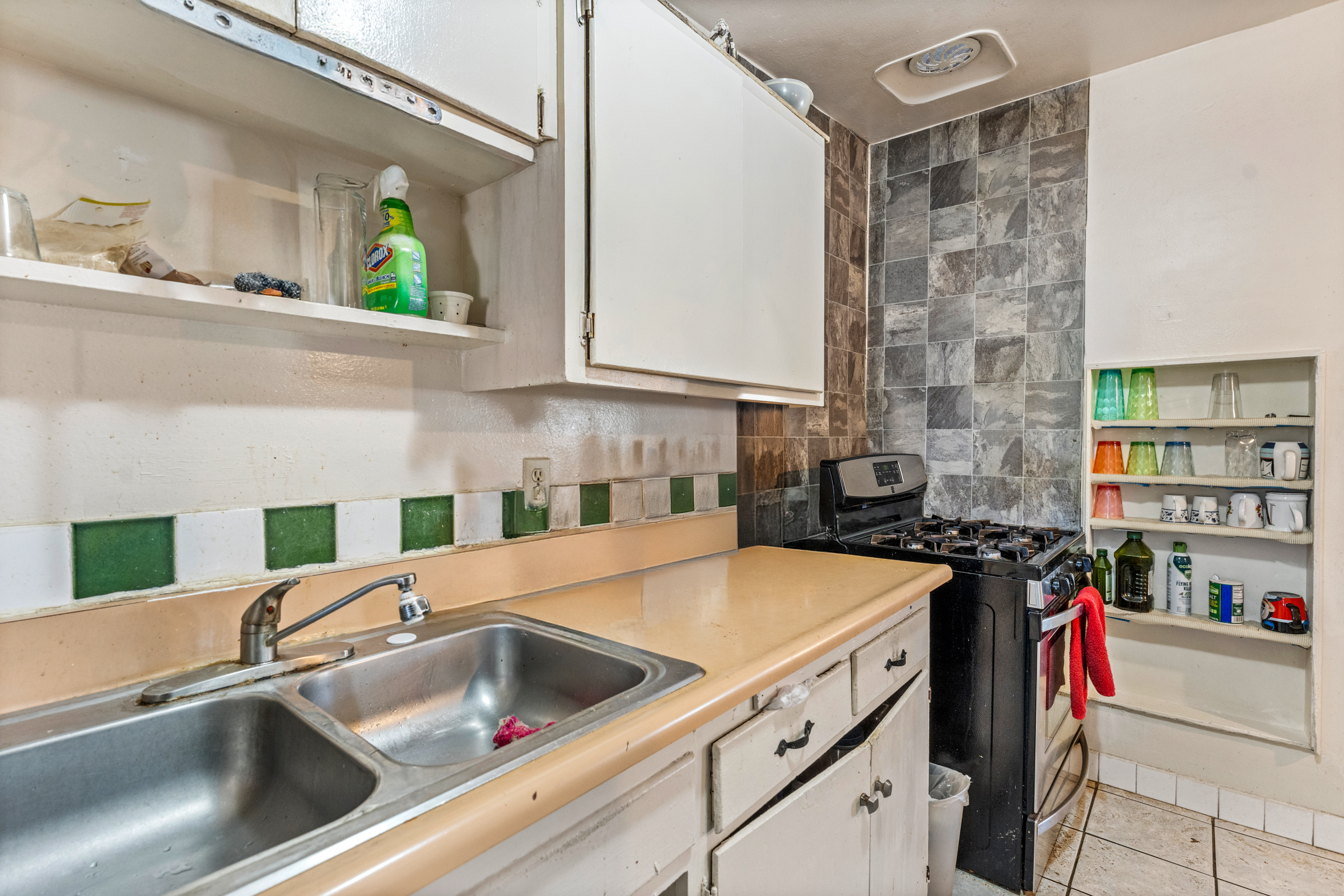 Rialto, California, 92376, United States, 4 Bedrooms Bedrooms, ,2 BathroomsBathrooms,Residential,For Sale,1973663