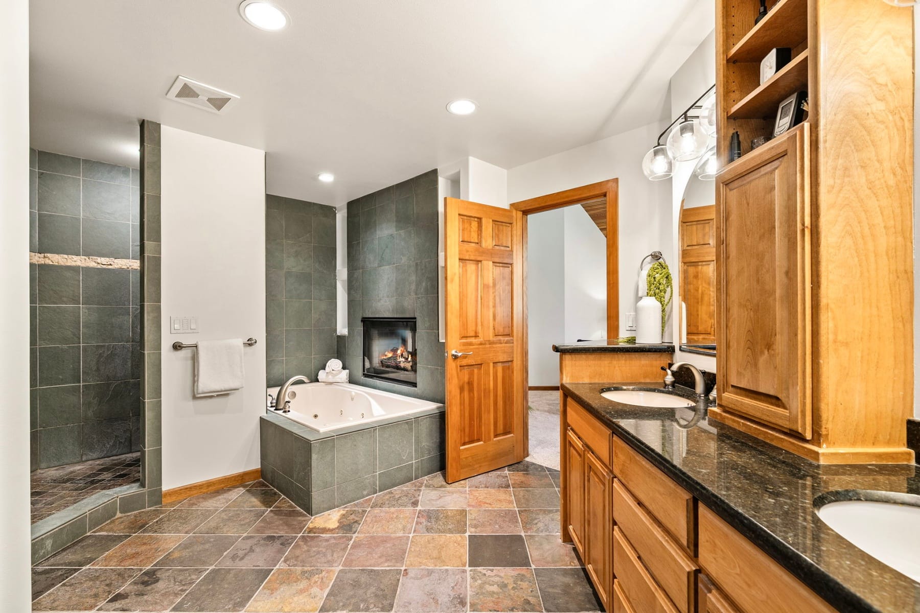  60766 Golf Village Loop Bend, OR 97702 - 物件實景
