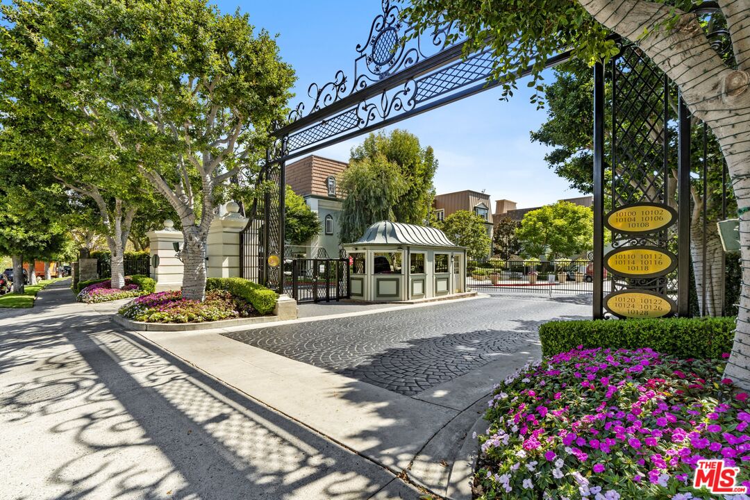 Los Angeles, California, 90067, United States, 2 Bedrooms Bedrooms, ,3 BathroomsBathrooms,Residential,For Sale,1901982