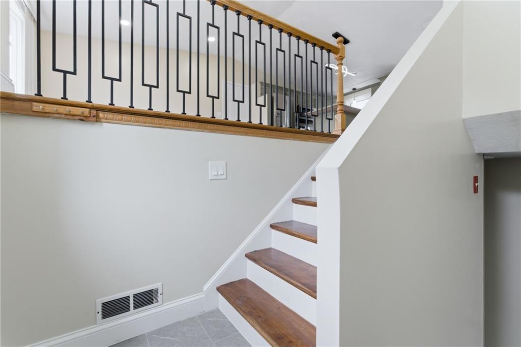 Warwick, Rhode Island, 02889, United States, 5 Bedrooms Bedrooms, ,3 BathroomsBathrooms,Residential,For Sale,2048258