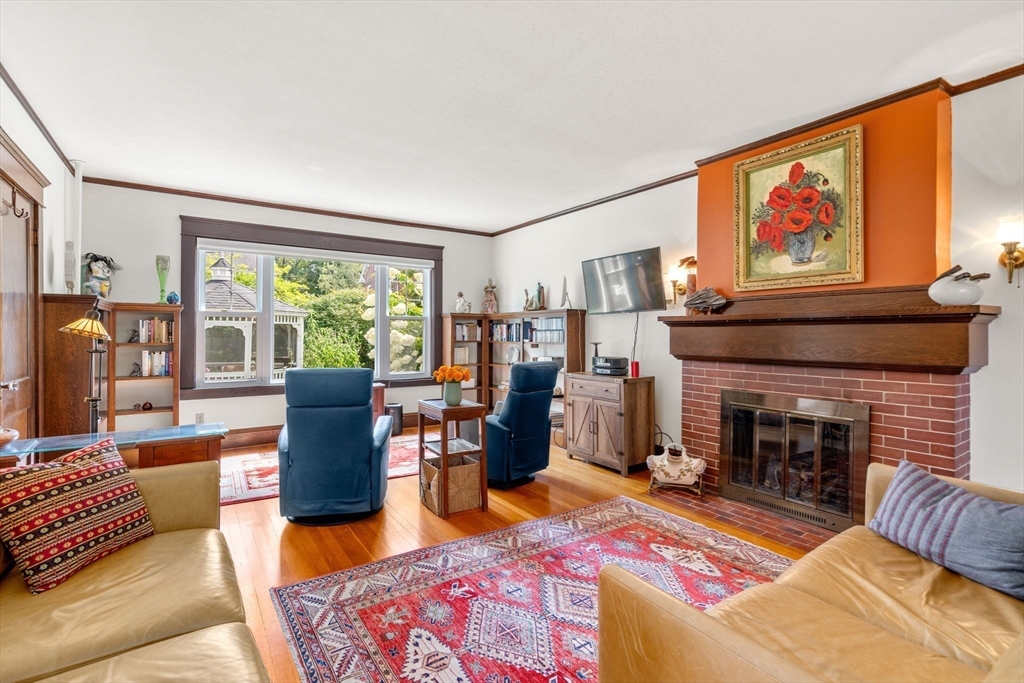 Holyoke, Massachusetts, 01040, United States, 4 Bedrooms Bedrooms, ,2 BathroomsBathrooms,Residential,For Sale,1939451