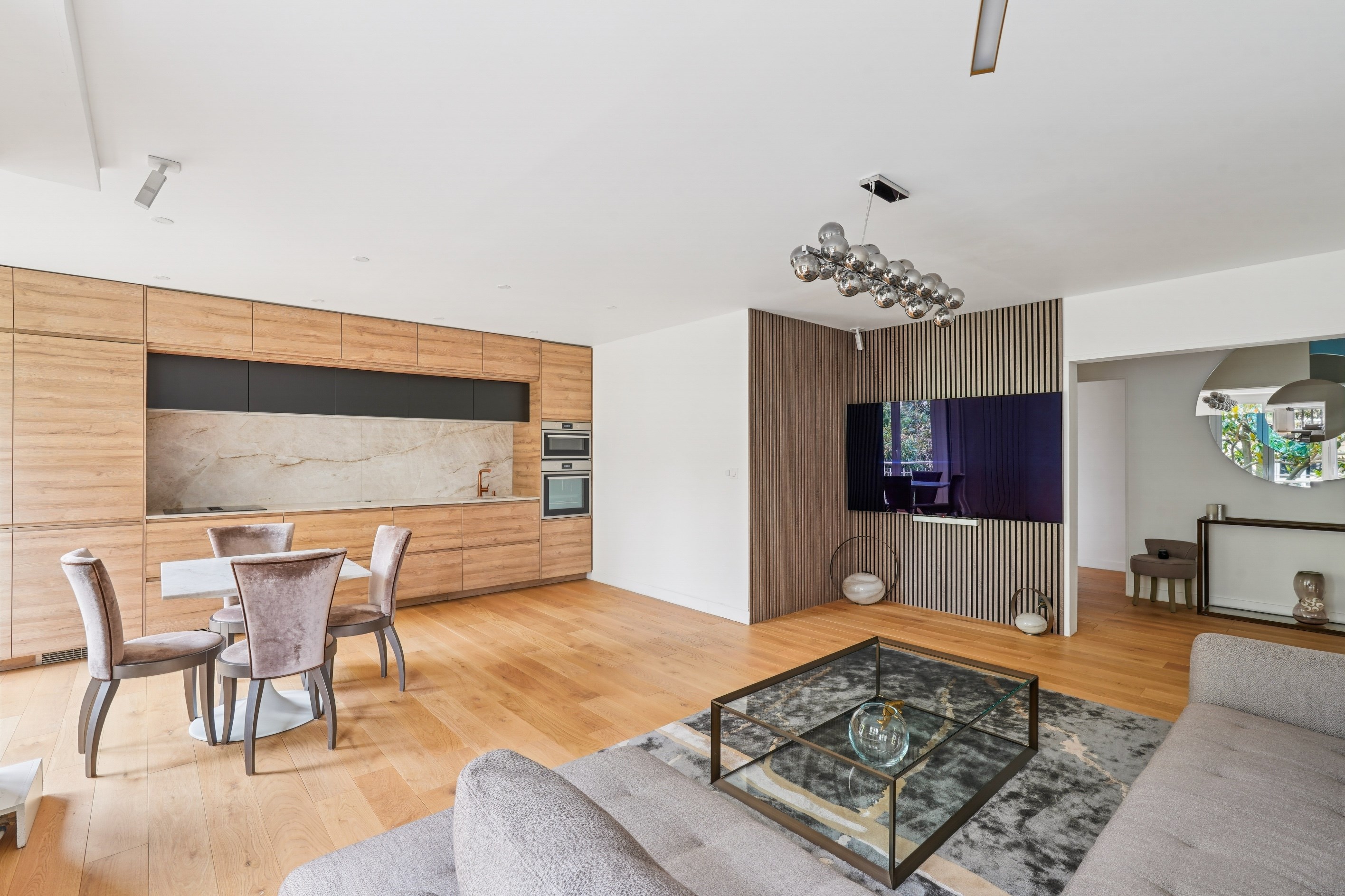  Four-Room Apartment with Balcony – Neuilly-sur-Seine – Pasteur – Inkermann - 物件實景