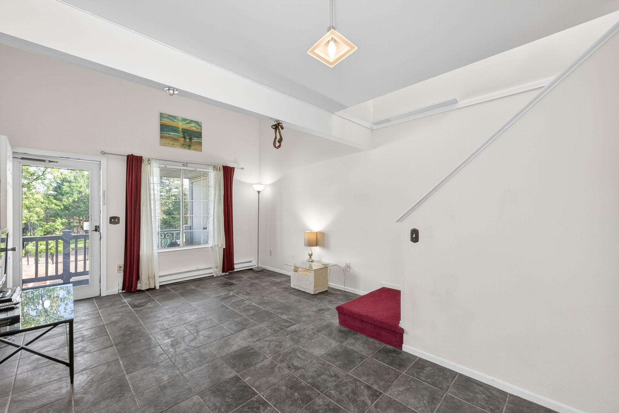  ?Village Green? Second Floor Condominium - 物件實景