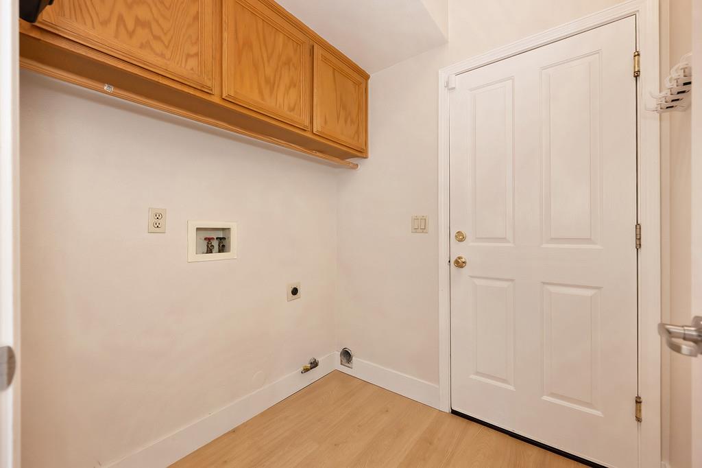 Roseville, California, 95661, United States, 4 Bedrooms Bedrooms, ,3 BathroomsBathrooms,Residential,For Sale,1989245