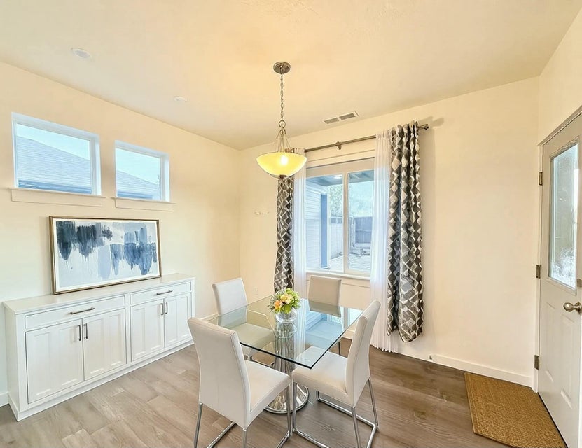Redmond, Oregon, 97756, United States, 3 Bedrooms Bedrooms, ,3 BathroomsBathrooms,Residential,For Sale,1736801