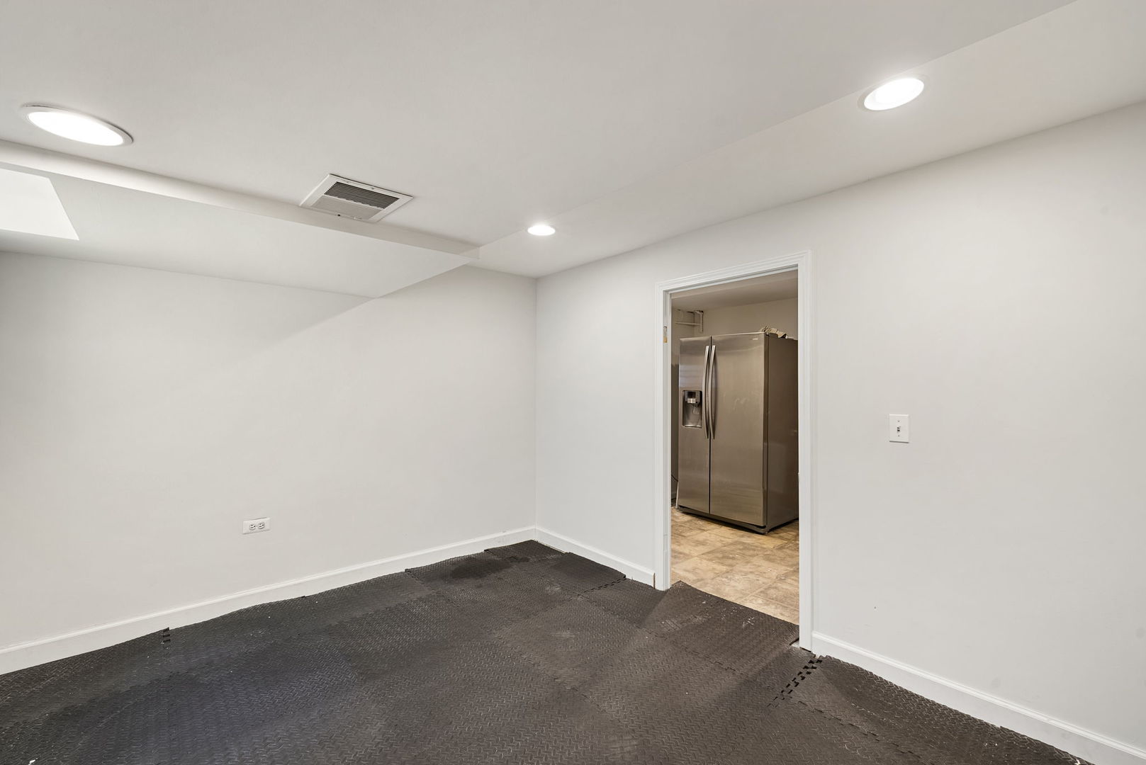 Chicago, Illinois, 60641, United States, 4 Bedrooms Bedrooms, ,3 BathroomsBathrooms,Residential,For Sale,1947957